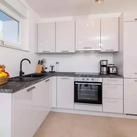 In 49873 Lejlighed *