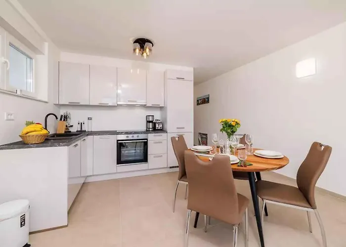 In 49873 Apartament Dramalj