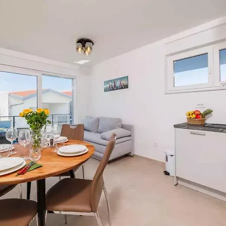 Apartament In 49873